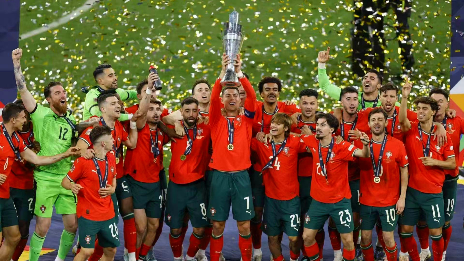 包含欧国杯预选赛竞争激烈，各队欲夺冠军殊荣的词条