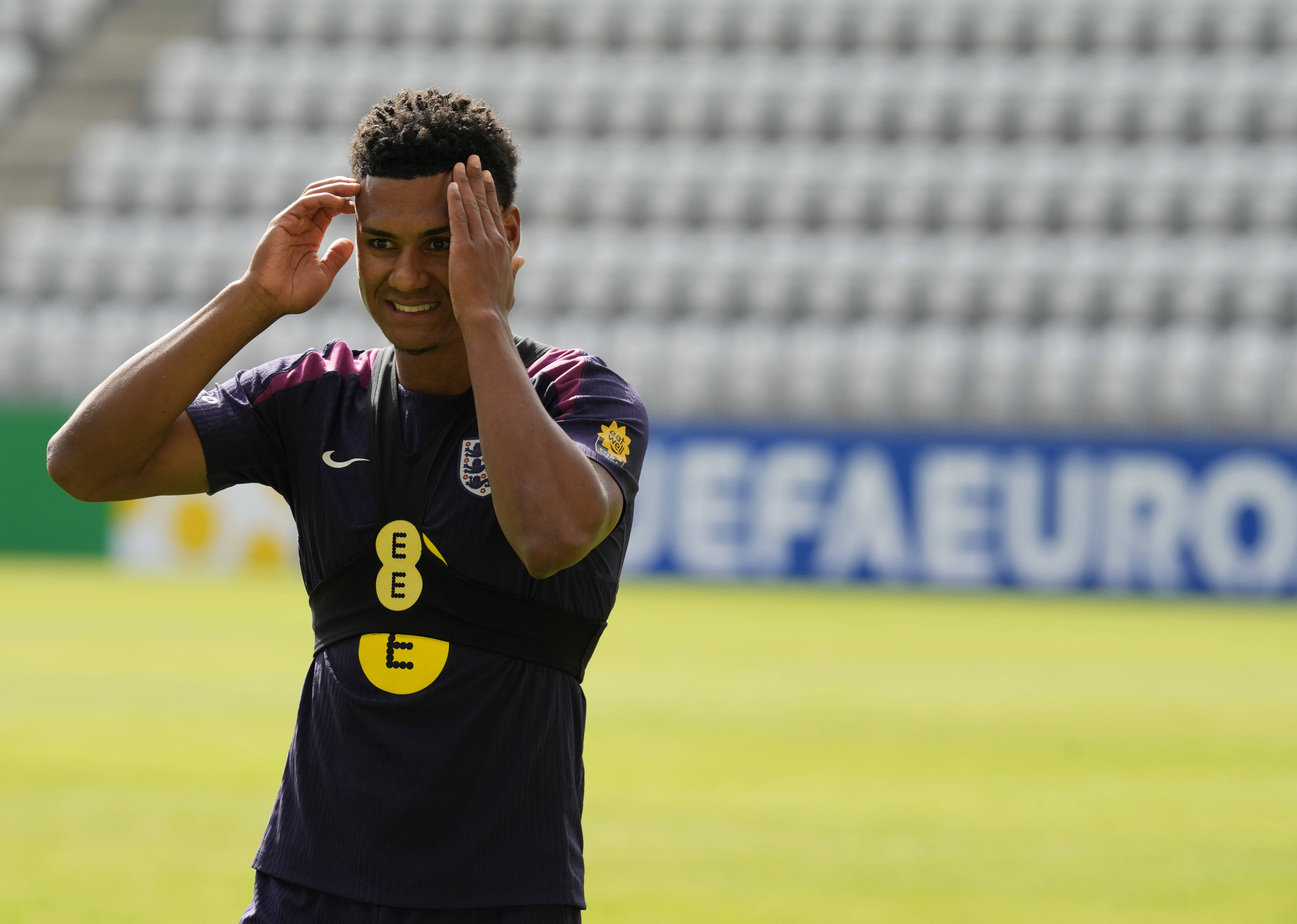 英格兰队成功挺进国际赛事的半决赛 英格兰队成功挺进国际赛事的半决赛