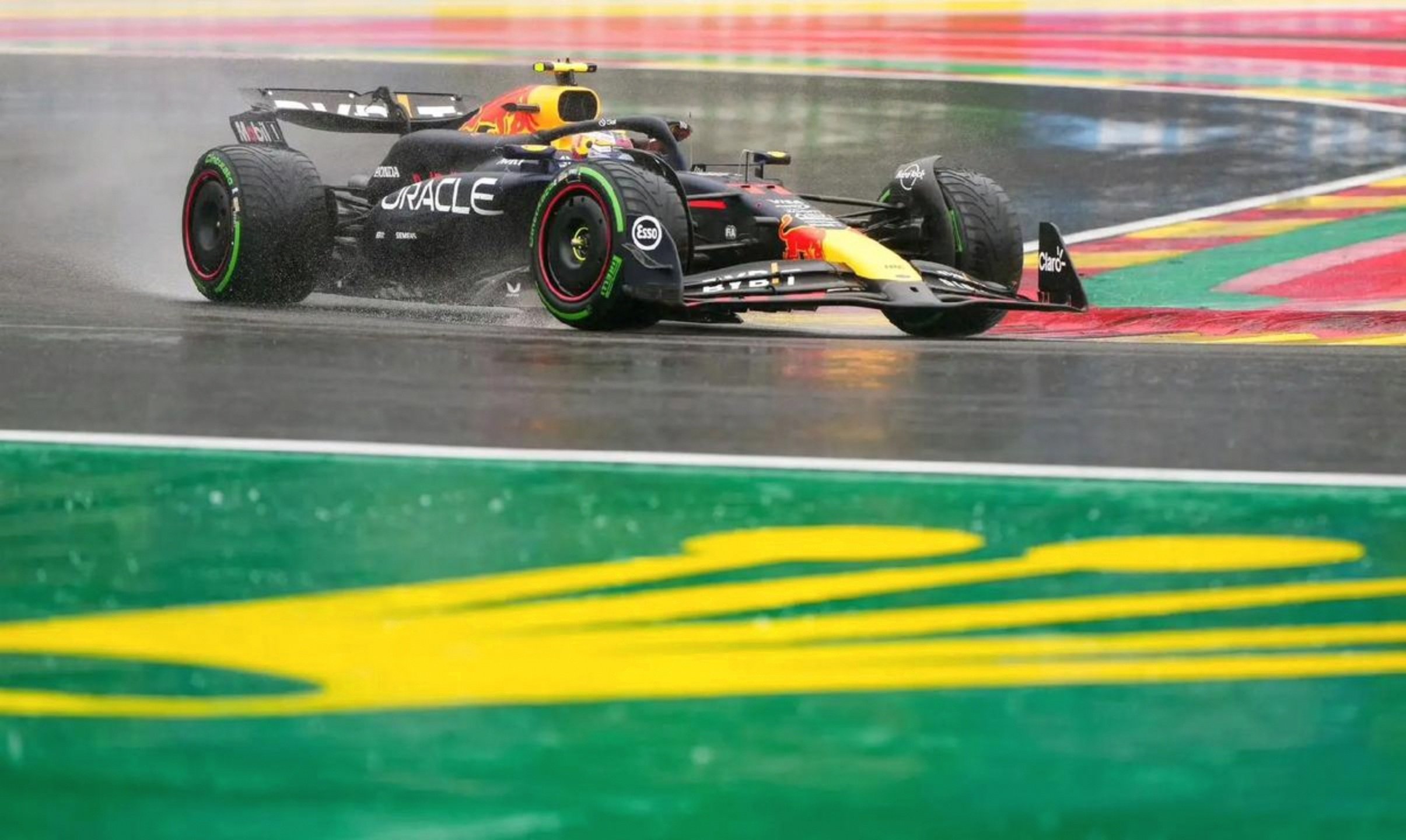 雷诺车队逆转红牛车队,佩雷兹关键制胜 雷诺车队逆转红牛车队,佩雷兹关键制胜